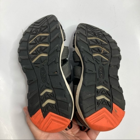 Keen sandals size 1Y - Picture 6 of 9